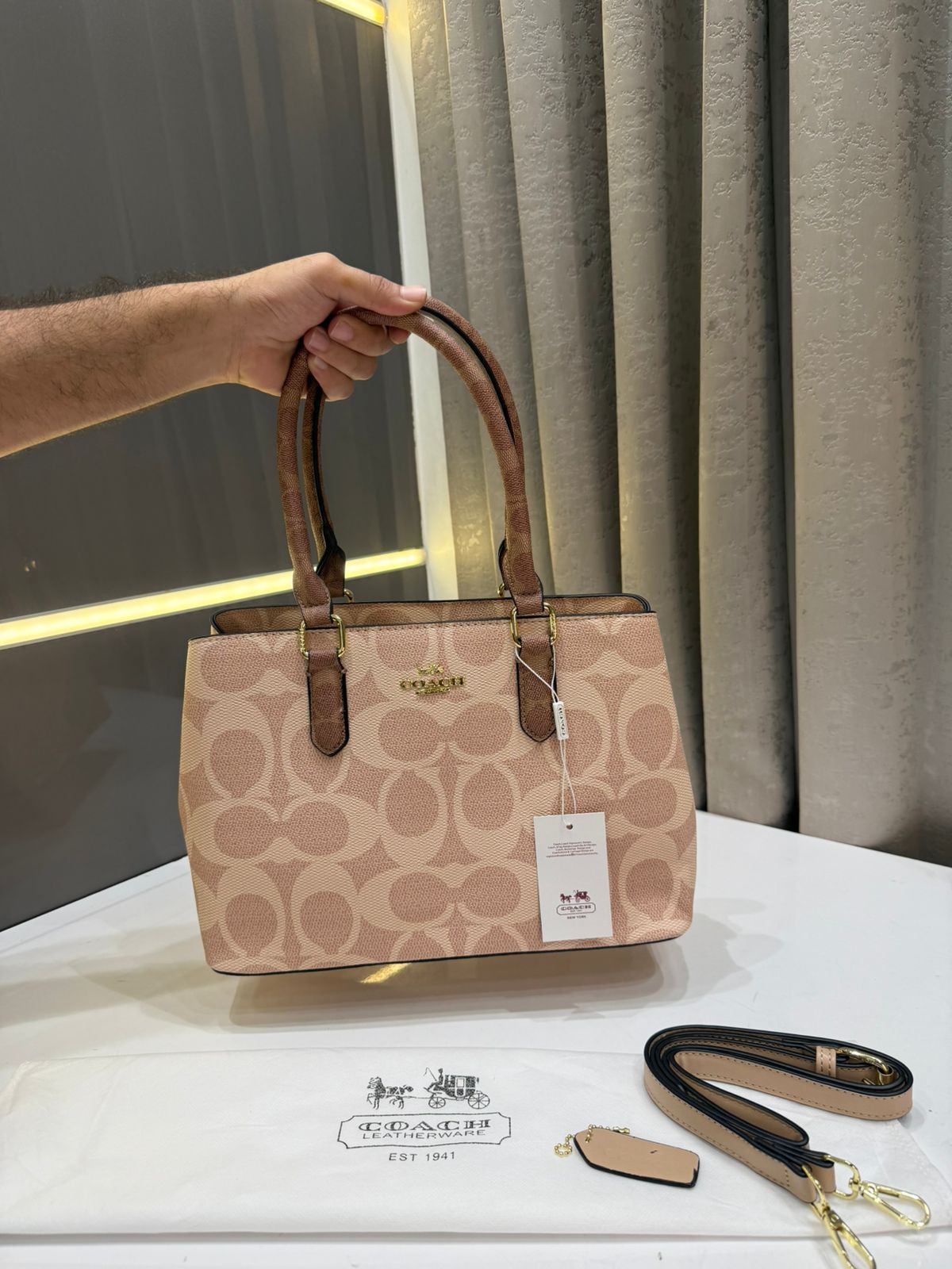 COACH MOLLIE PREMIUM TOTE BAG – Luxury Everyday Statement 🚨✨