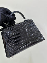 HERMÈS SHOCKING MATTE MISSISSIPPIENSIS ALLIGATOR MINI KELLY II – PALLADIUM HARDWARE